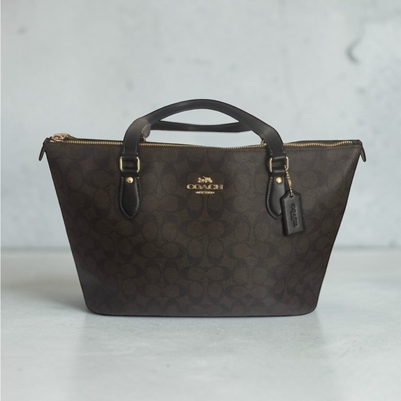 Coach Handbags - Coach Gallery Tote Shoulder Bag